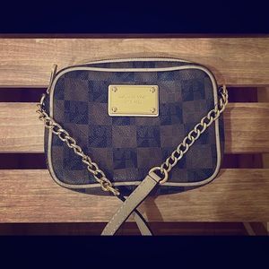 Michael Kors Jet Set Signature Wallet Crossbody